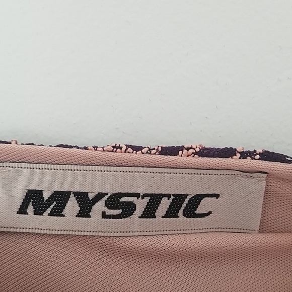 V-back Embroidered Lace Mystic Dress - Picture 4 of 5